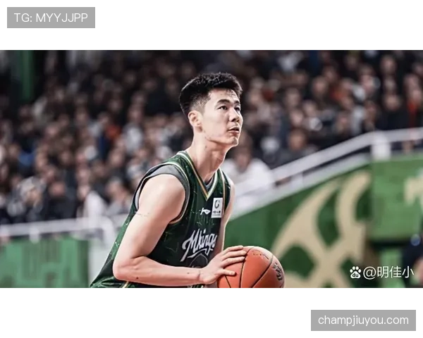 郭昊文真是切换王，训练场苦行僧，下街却像富二代逛试衣间